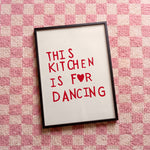 Quadro decorativo This kitchen is for dancing! com moldura preto