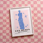 Quadro decorativo Les Muses- Deusa Grega (azul) com moldura branco