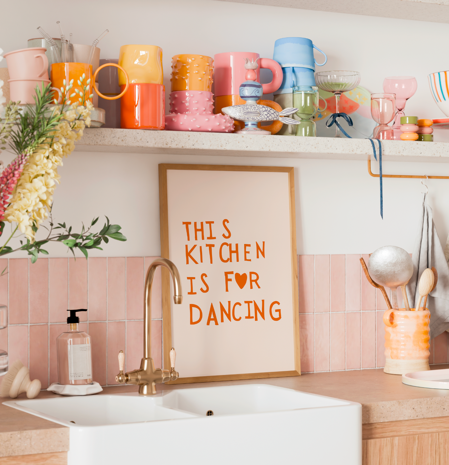 This kitchen is for dancing! laranja