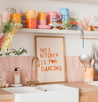 This kitchen is for dancing! laranja