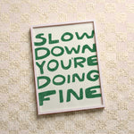 Quadro decorativo Slow down you're doing fine (verde) com moldura branco