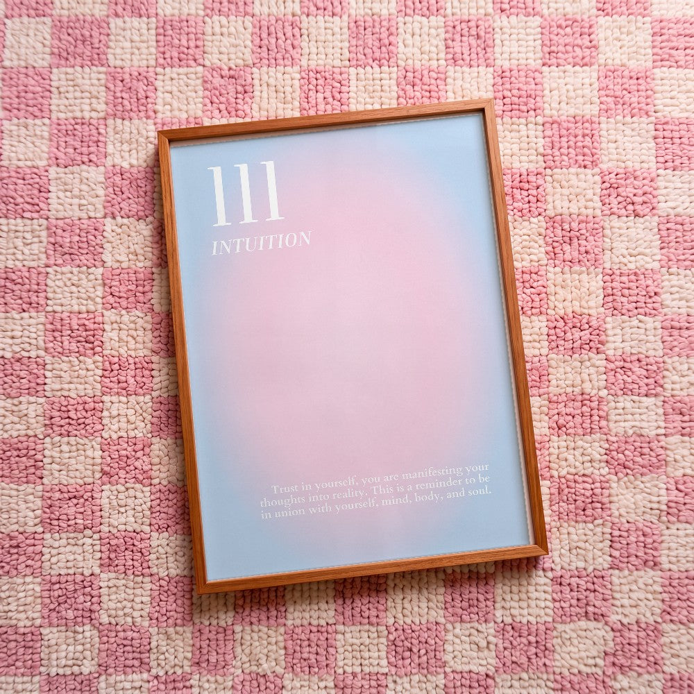 Quadro decorativo 111- Angel Numbers com moldura freijó
