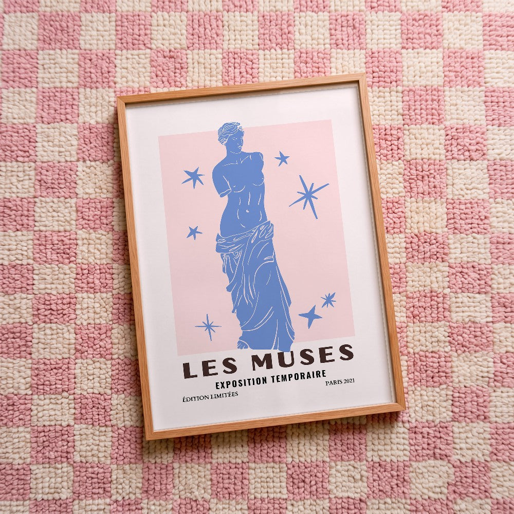 Quadro decorativo Les Muses- Deusa Grega (azul) com moldura natural