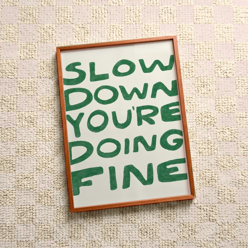 Quadro decorativo Slow down you're doing fine (verde) com moldura freijó
