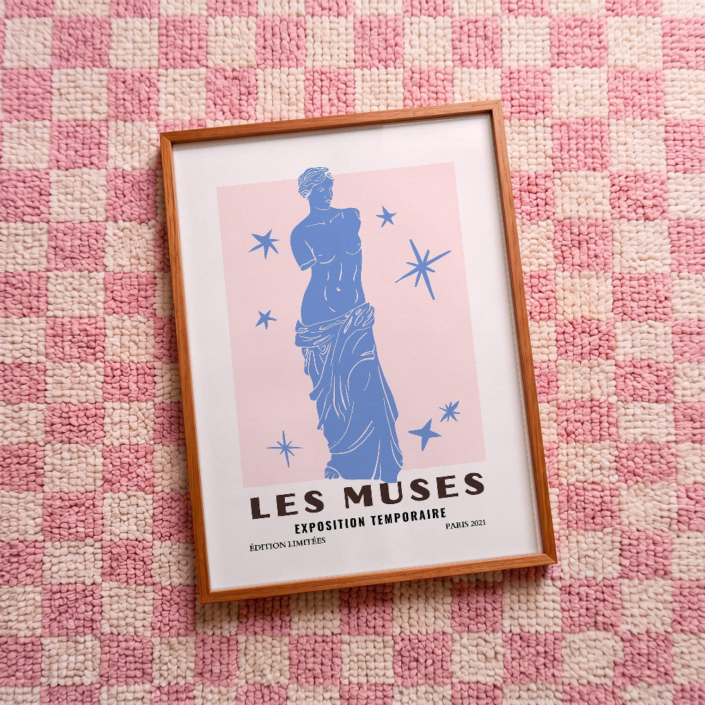 Quadro decorativo Les Muses- Deusa Grega (azul) com moldura freijó