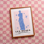 Quadro decorativo Les Muses- Deusa Grega (azul) com moldura freijó